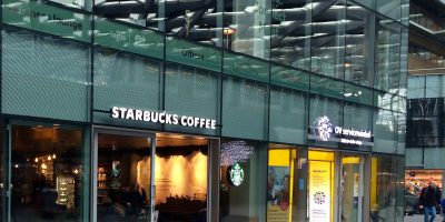 Haags bakkie bij Starbucks Den Haag Centraal