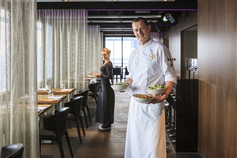 Restaurant in Het Strijkijzer / Sky bar. Foto: The Hague & Partners/Jurjen Drenth